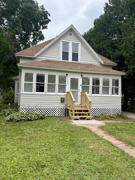 Primary Photo - 111 Maple St