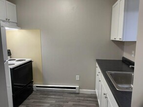 Building Photo - 636 Elm Ave