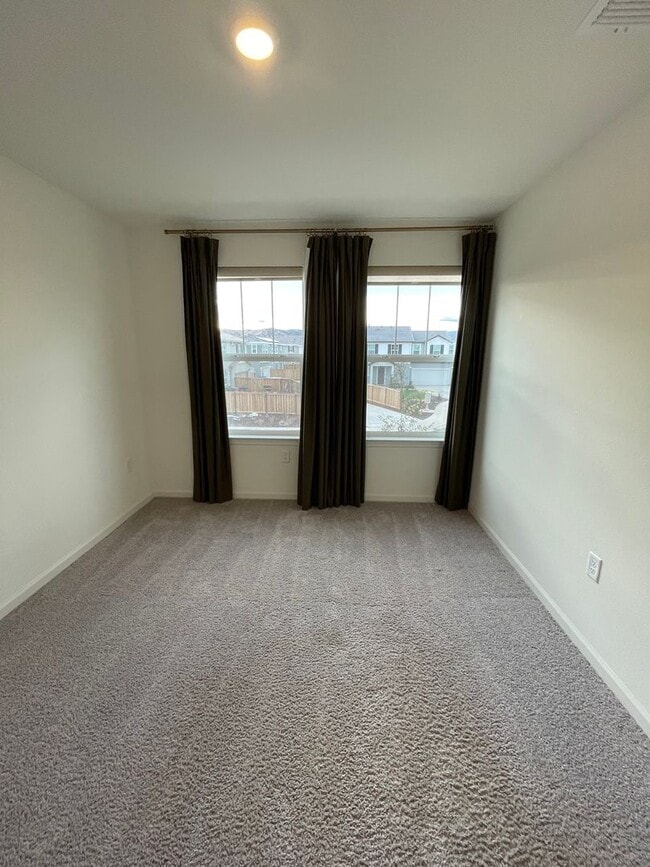 Building Photo - Beautiful new home with open floor plan av...