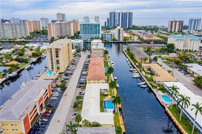 Building Photo - 2840 NE 33rd Ct