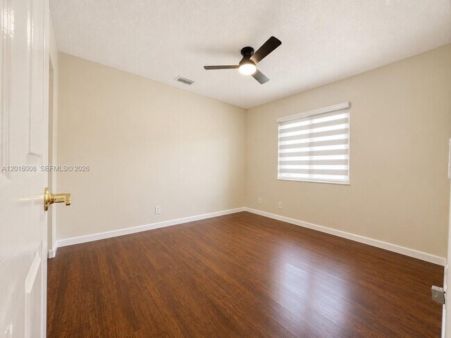 Building Photo - 854 San Remo Dr