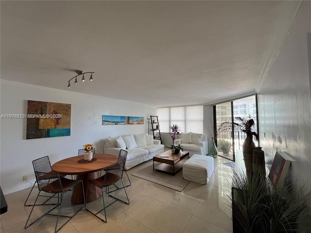 Building Photo - 1865 Brickell Ave