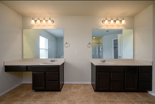 Building Photo - 800 Cormorant Dr