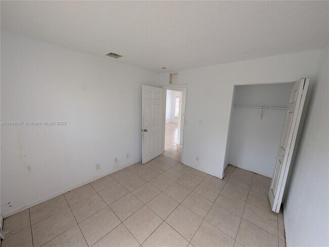 Building Photo - 720 NW 15th Terrace