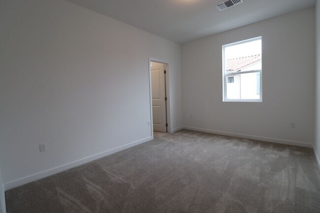 Building Photo - 1713 River Vis