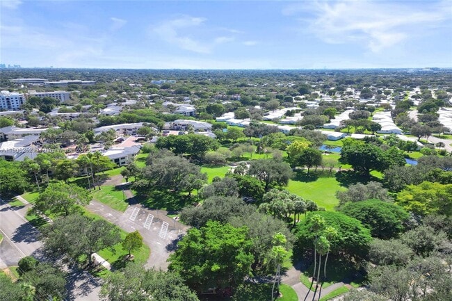 Building Photo - 8137 NW 17th Manor