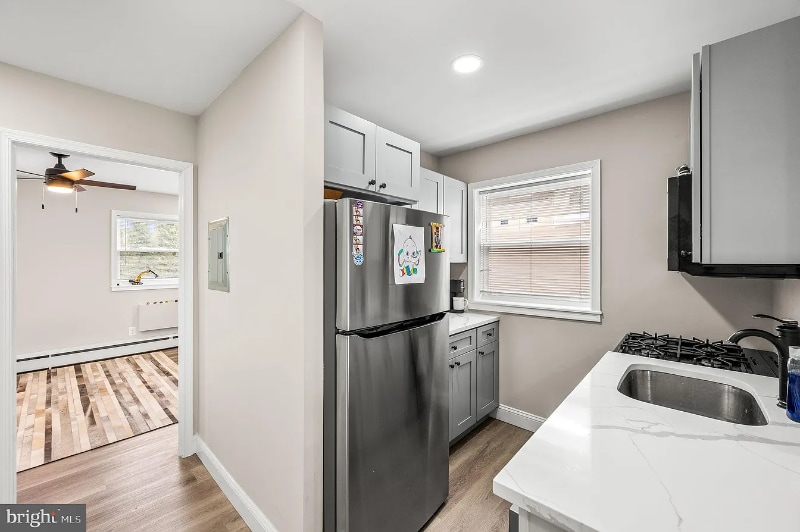 Building Photo - 21 W 7th St