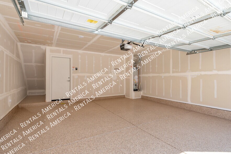 Building Photo - 1071 E Descent St