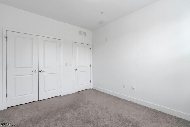 Building Photo - 19 Veterans Wy