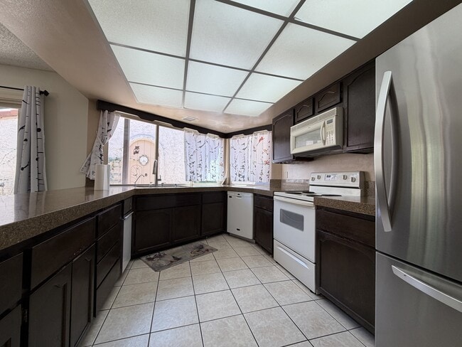Building Photo - 2212 Plaza Del Prado