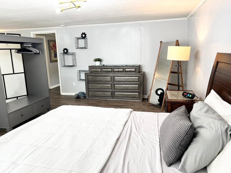 Building Photo - 2320 Vista Ave