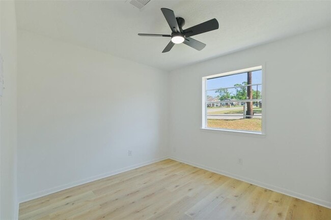 Building Photo - 221 N Baron St