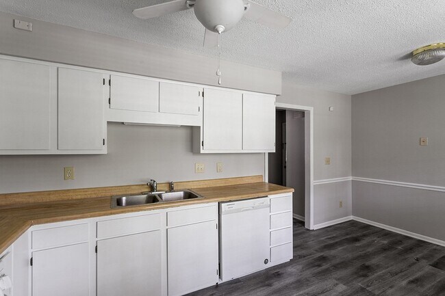 Building Photo - 7 Jadewood Ct