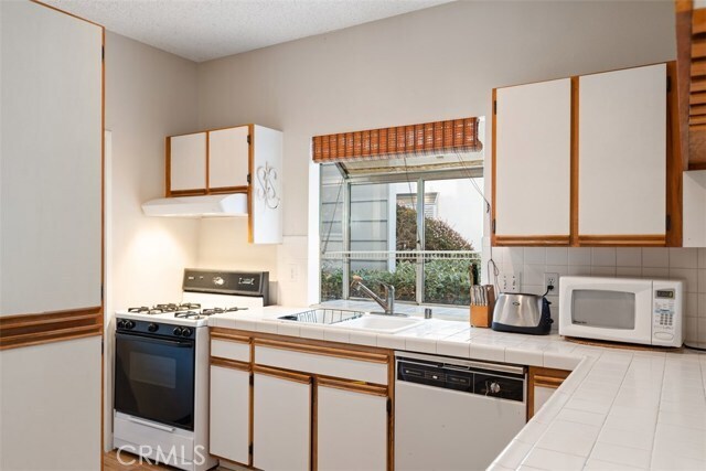 Building Photo - 24411 Lantern Hill Dr