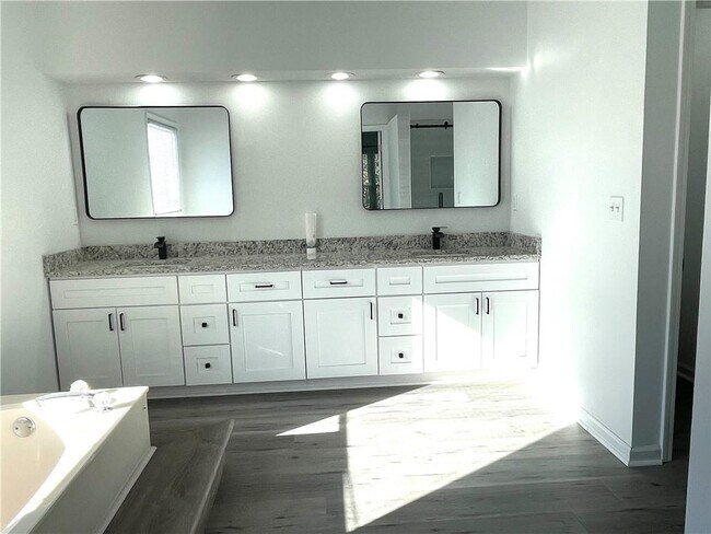 Building Photo - 6440 Barwick Ln