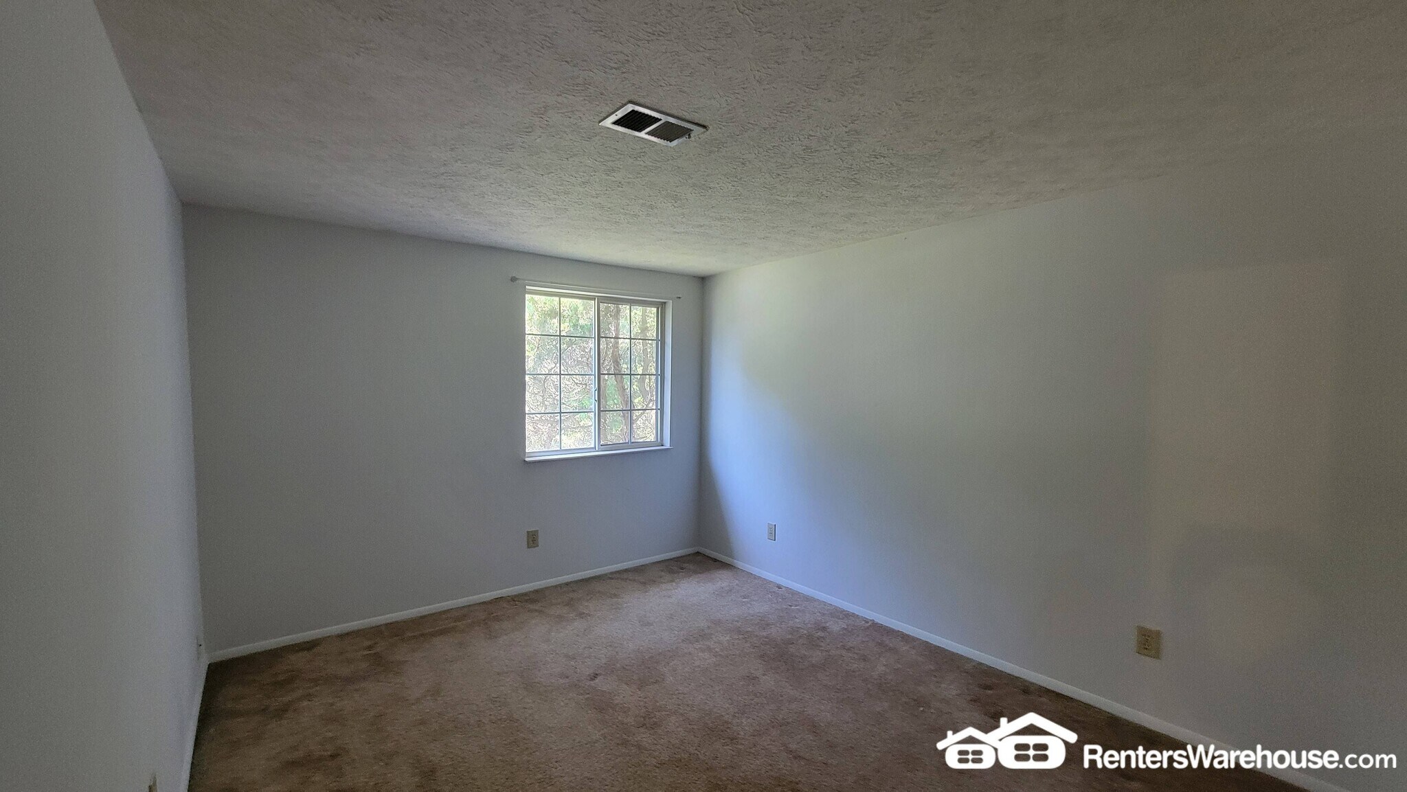 Building Photo - 1461 Silver Lake Dr