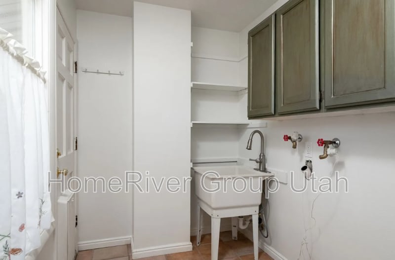 Building Photo - 2699 Grandview Dr