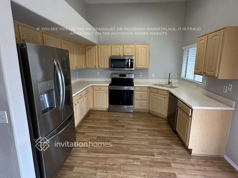 Building Photo - 12480 N 83rd Dr