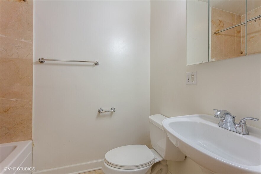 Building Photo - 845 E 52nd St