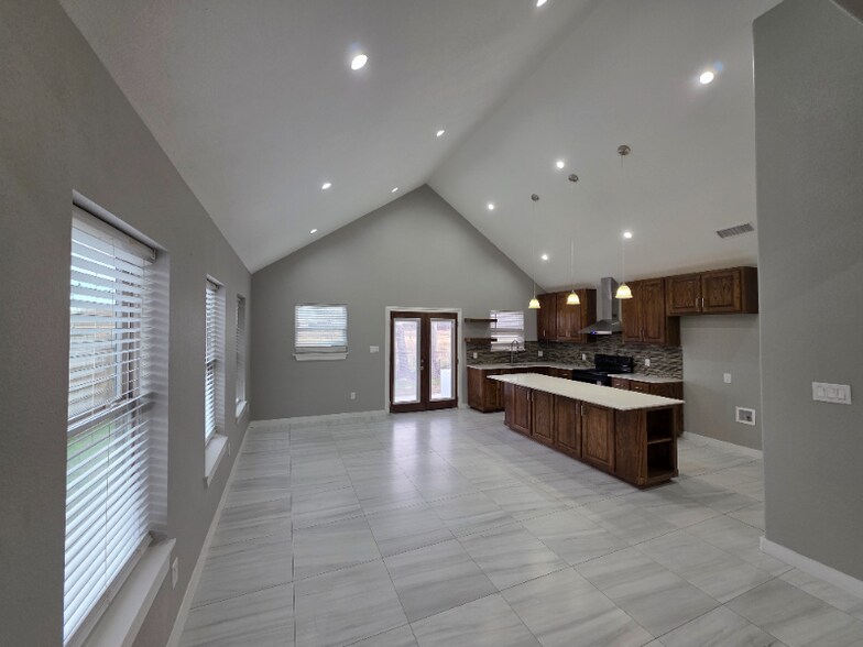 Building Photo - 1650 Ruthdale Dr