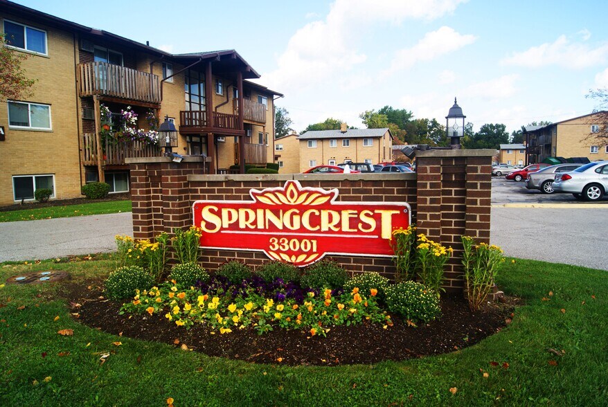 Primary Photo - Springcrest Apartments
