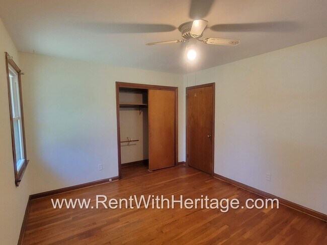 Building Photo - GRAMPA'S BUNGELOW - AWESOME BRICK RANCH WITH FULL UNFINISHED BASEMENT / GREAT LOCATION