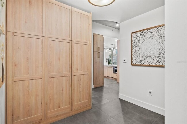 Building Photo - 777 N Ashley Dr