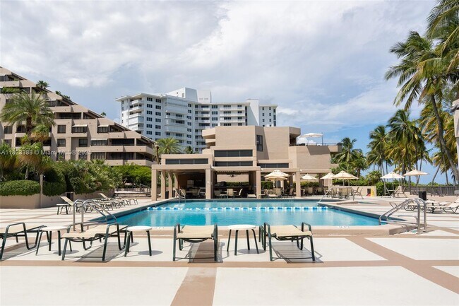 Building Photo - 161 Crandon Blvd