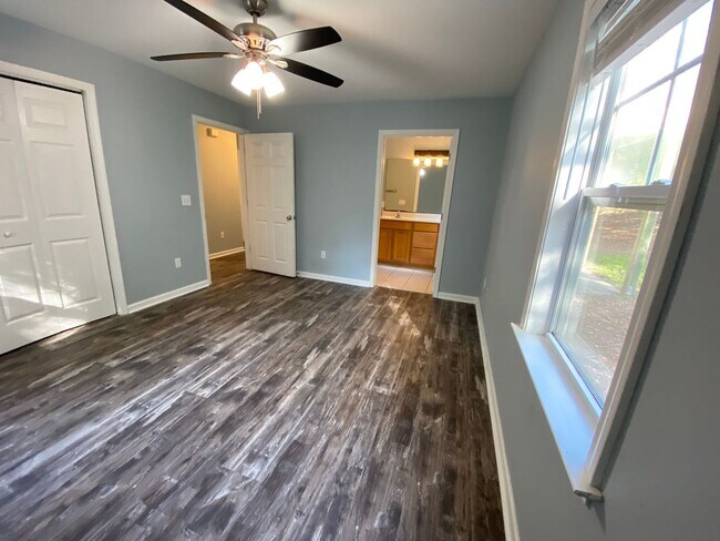 Building Photo - 5132 Greenville Loop Rd
