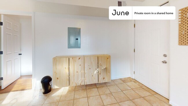 Building Photo - Room in Shared 3 bed/1 bath home