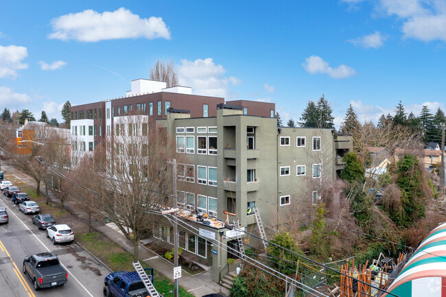 Building Photo - West Seattle Flats: Leasing Specials! Beau...