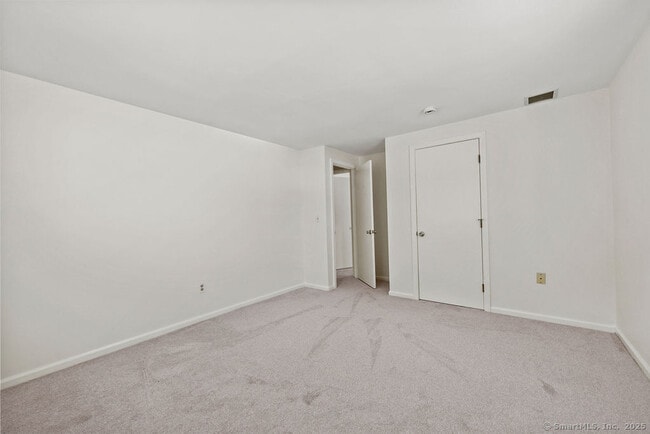 Building Photo - 8 Allspice Ln