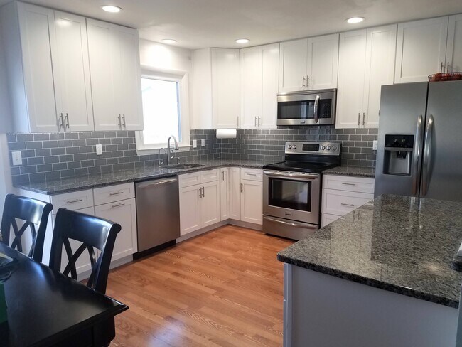 Building Photo - 414 Fairmount Dr