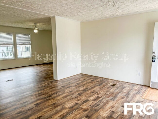 Building Photo - 5961 Berkley Dr