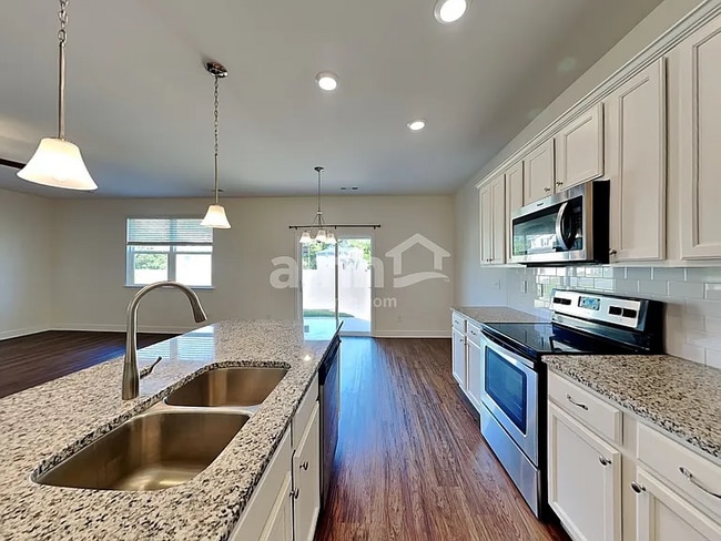 Building Photo - 601 Drema Ct