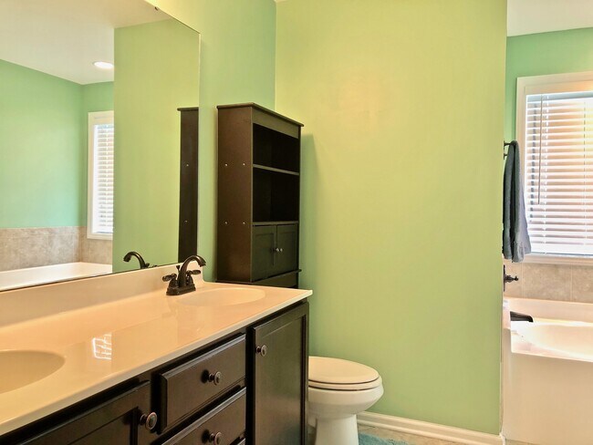Building Photo - 4 Bedroom, 2.5 Bath in Trotters Bluff in Harnett County Close to Bragg!
