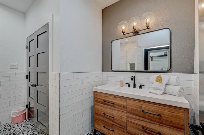Building Photo - 21102 W Kelsey Creek Trail