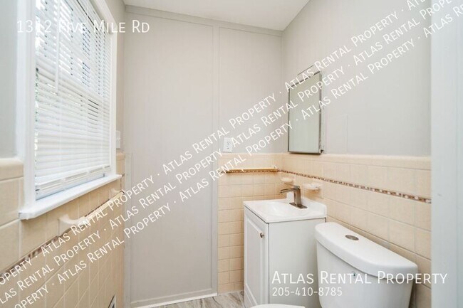 Building Photo - 1312 5 Mile Rd