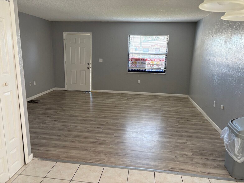 Building Photo - 440 Las Palmas Cir