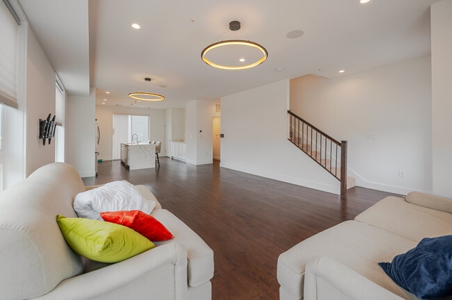 Building Photo - 404 51st St SE