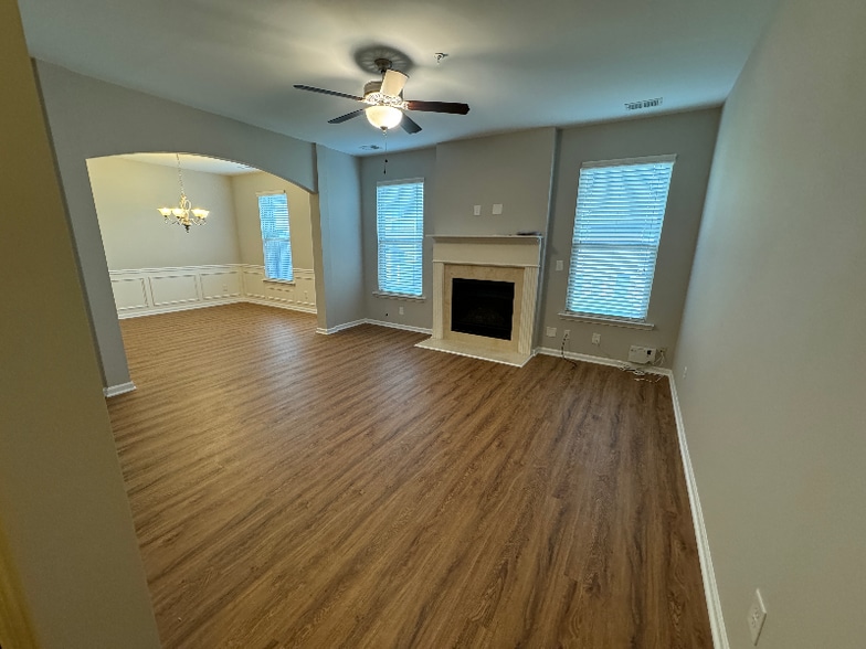 Building Photo - 3556 Village Enclave Ln