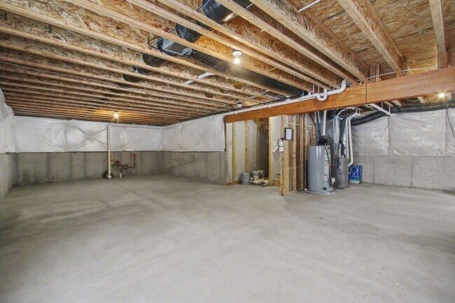 Building Photo - Outstanding Neighborhood in Saugatuck for Long Term Lease!