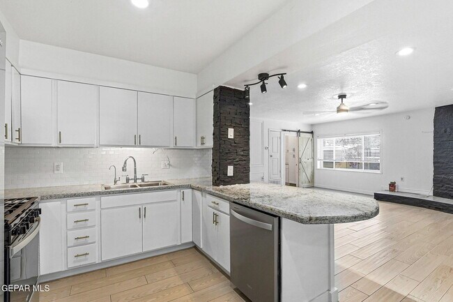 Building Photo - 513 Cardon St