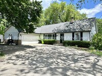 Building Photo - Novi Charmer with 4 Bedrooms and 2 Full Baths