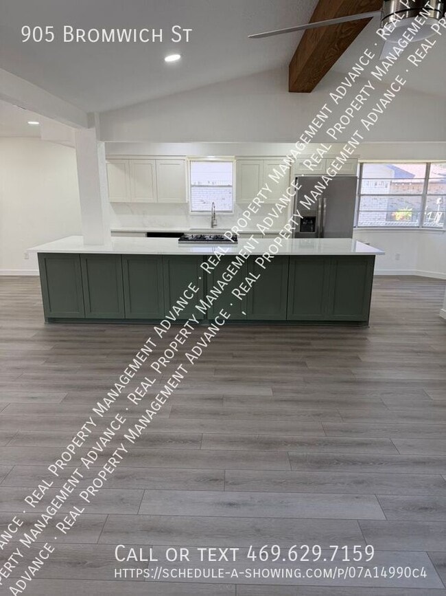 Building Photo - 905 Bromwich St