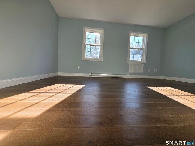 Building Photo - 87 Aspetuck Vlg