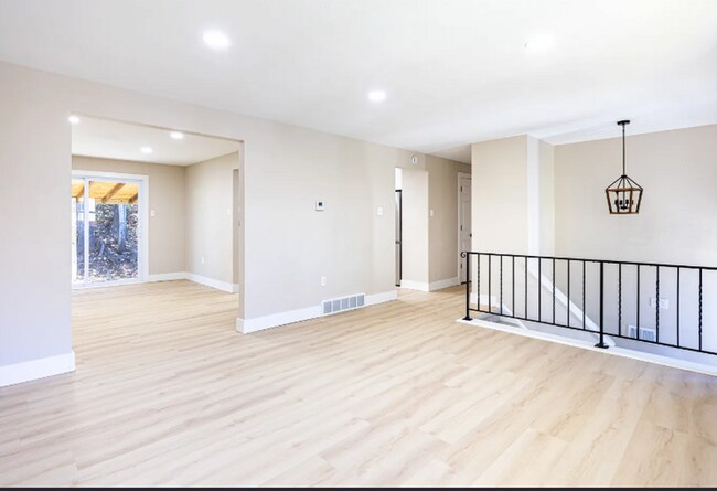 Building Photo - 476 Fielding Dr