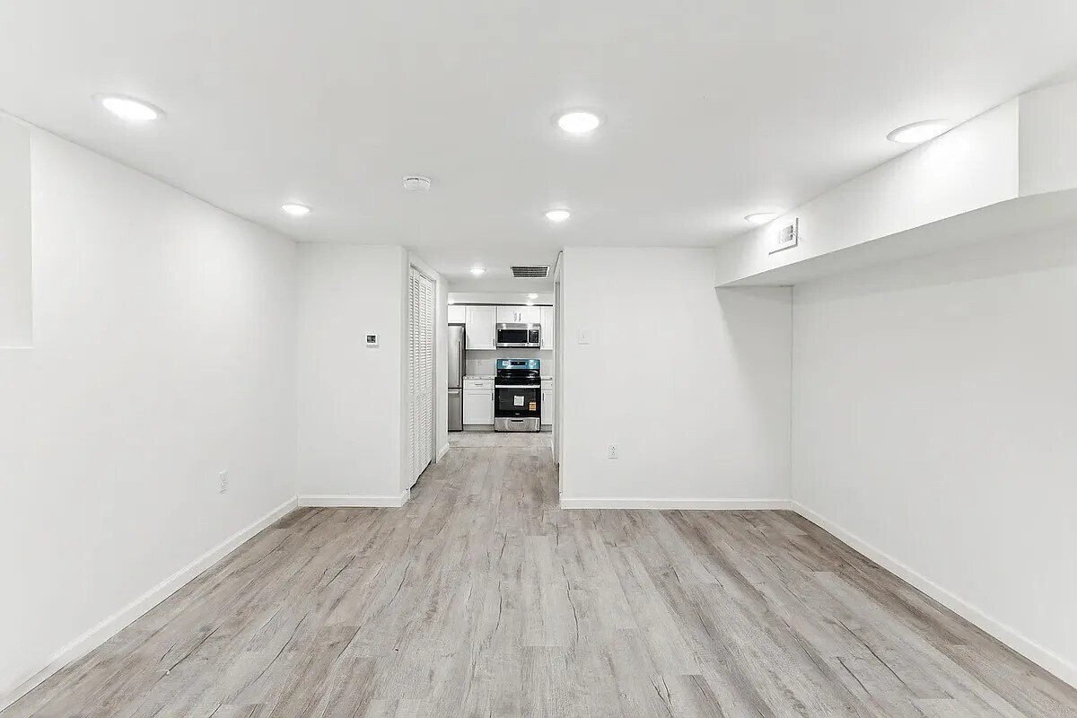 Building Photo - 507 S 63rd St