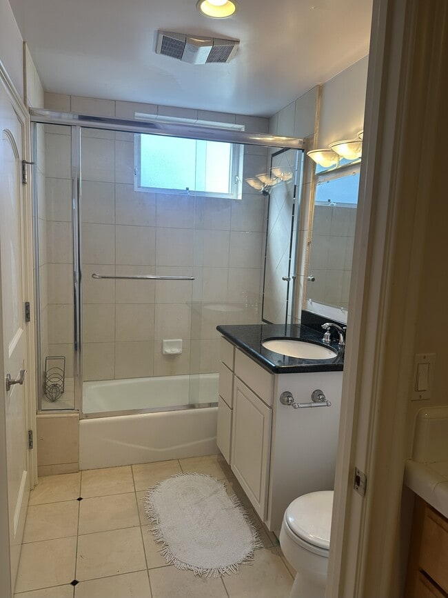 Building Photo - 8120 Billowvista Dr