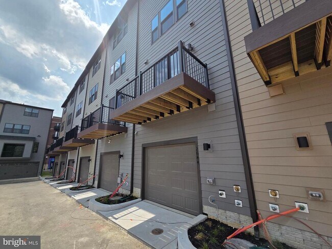 Building Photo - 2644 Naylor Rd SE